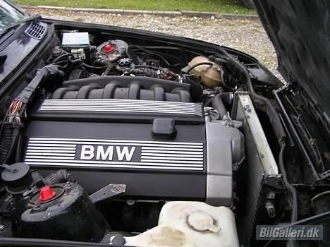 BMW 325i - Så kom den nye motor i! :-D billede 2