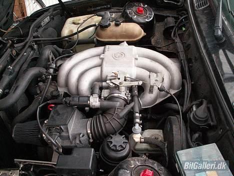 BMW 325i - Den gamle motor, godt slidt var den! billede 7