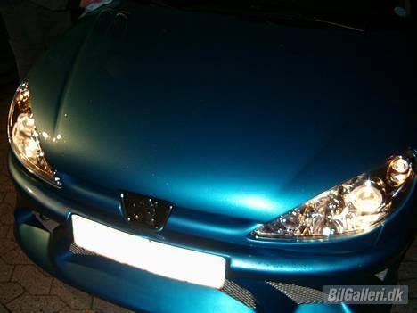 Peugeot 206 1,9 D *Solgt* - Calul hjelm i mørke, ikke til at se... bedre billede kommer når der blir solskin :D billede 17