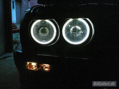 BMW 2.7 Eta - Mine angel eyes og de nye sorte krystal blinklys med positionslys i ;-) billede 5