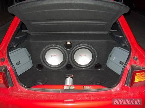 Ford Escort - SOLGT - Mit anlæg som det ser ud nu. Havde ikke lige fået vasket bilen.. :-D billede 14