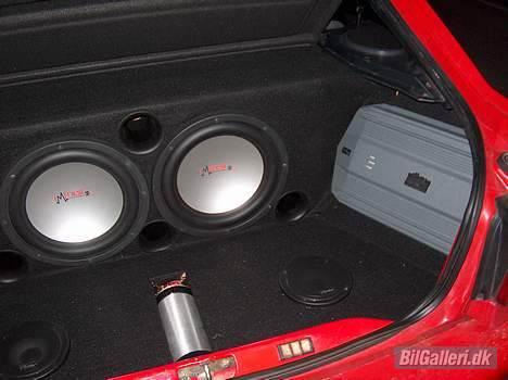 Ford Escort - SOLGT - Det KAN godt spille højt.. :-D Overvejer at få det betrukket professionelt med læder, ville det være fedt? billede 15