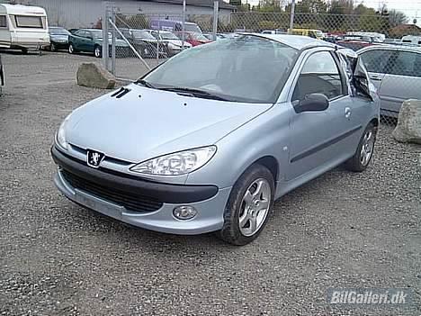 Peugeot 206 2,0 GTI *SOLGT* - Den havde fået et lille kys på taget ;-) billede 14