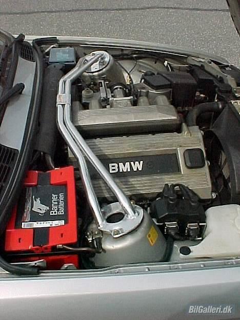 BMW E30 318is SOLGT billede 8