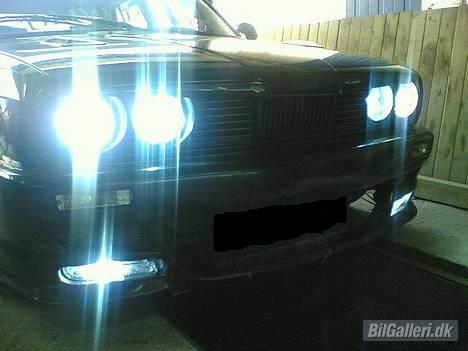 BMW 2.7 Eta - Feeeedt så kom der sq 8000k xenon i alle 6 lygter og bad eyes på ;-) billede 8