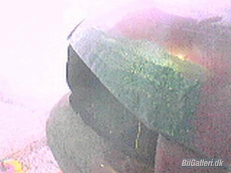 Opel Kadett E Skrottet - Så tænkte jeg at jeg ville udnytte forsikringssummen lidt til nogen runde lygter og måtte derfor udvide øjenskyggen lidt.. billede 6