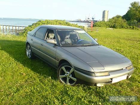 Mazda 323F SOLGT billede 2