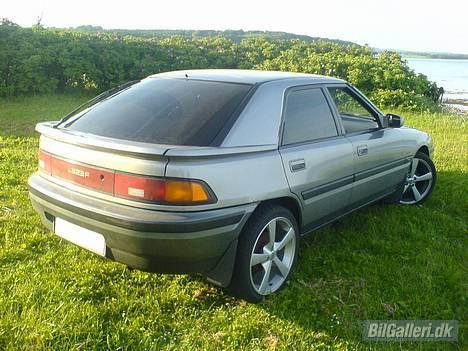 Mazda 323F SOLGT billede 4