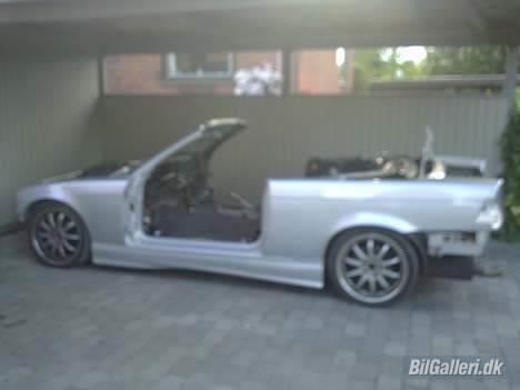 BMW 325i Cabriolet *SOLGT* billede 8