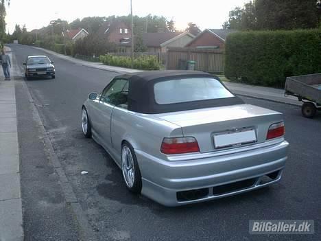 BMW 325i Cabriolet *SOLGT* billede 18