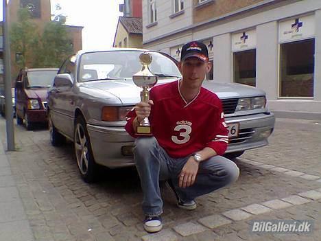 Mitsubishi Galant 2.0i LE - SOLGT!!! - Her med Pokalen... som der står på trøjen: 3. plads i Streetrace klasse 1 billede 6