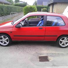 Renault Clio 1,4i RN skrottet