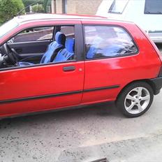 Renault Clio 1,4i RN skrottet