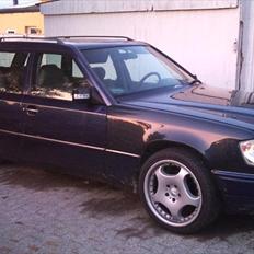 Mercedes Benz w124 300 td