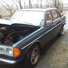 Mercedes Benz W123 300D PROJEKT