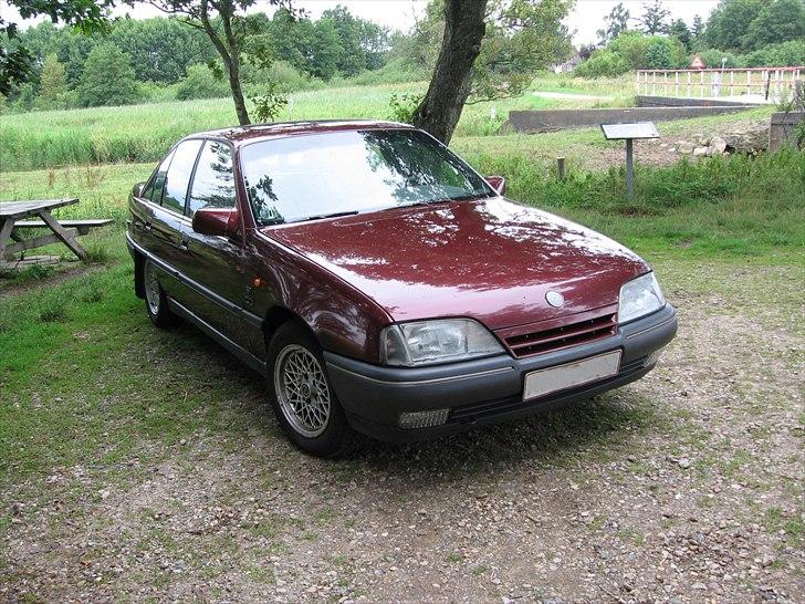 Opel Omega A 2,0i CD >Solgt< billede 1