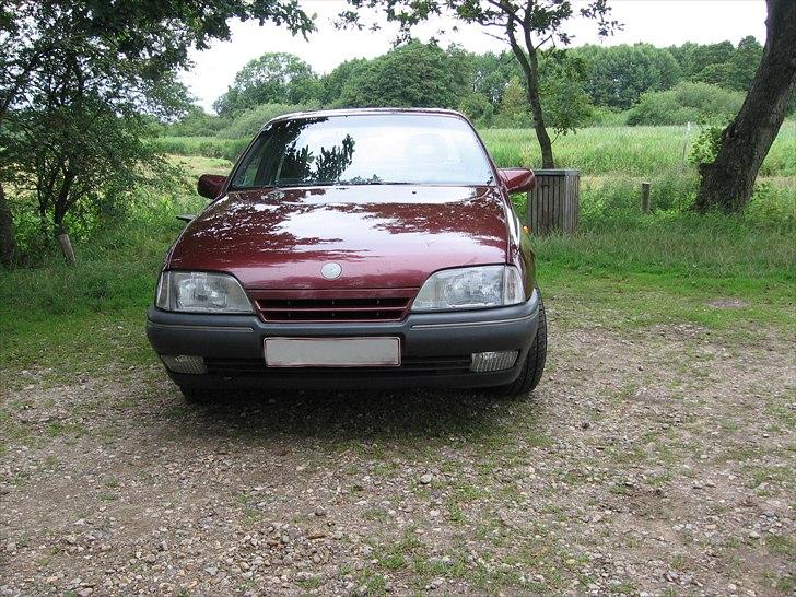 Opel Omega A 2,0i CD >Solgt< billede 2