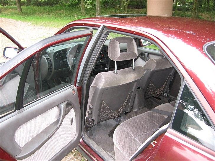 Opel Omega A 2,0i CD >Solgt< billede 11