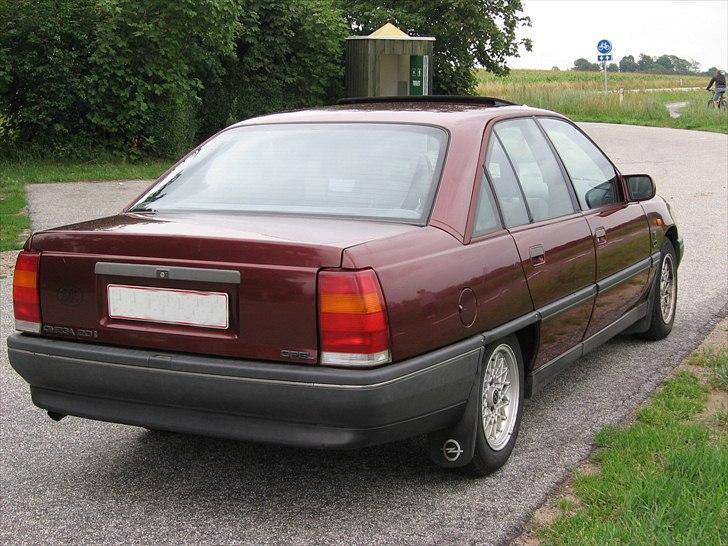 Opel Omega A 2,0i CD >Solgt< billede 12