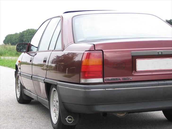 Opel Omega A 2,0i CD >Solgt< billede 16