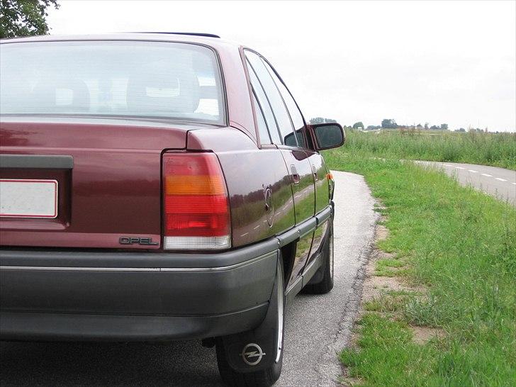 Opel Omega A 2,0i CD >Solgt< billede 17