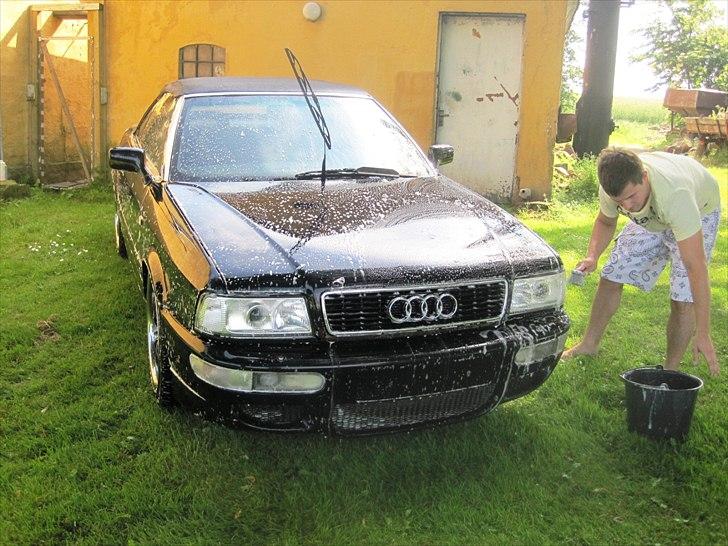 Audi 80 cabriolet * SOLGT *  - Min kæreste vasker lige Audien :) billede 2