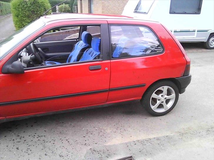 Renault Clio 1,4i RN skrottet billede 2