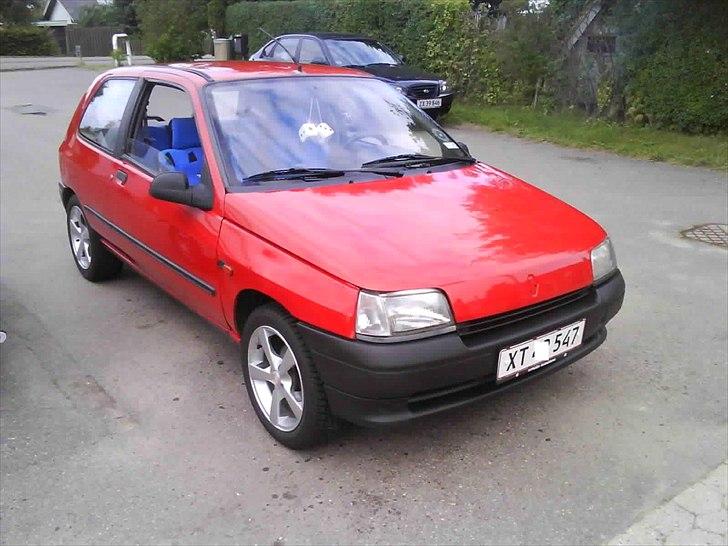 Renault Clio 1,4i RN skrottet billede 9