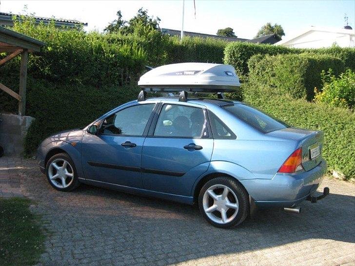 Ford Focus 1,6 16V GHIA sedan billede 18