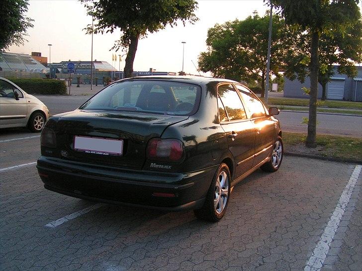 Fiat Marea 2,0 20v 155 HLX - Bagagerummet står åbent :o) der skal ikke være den store mellemrum :o) billede 3