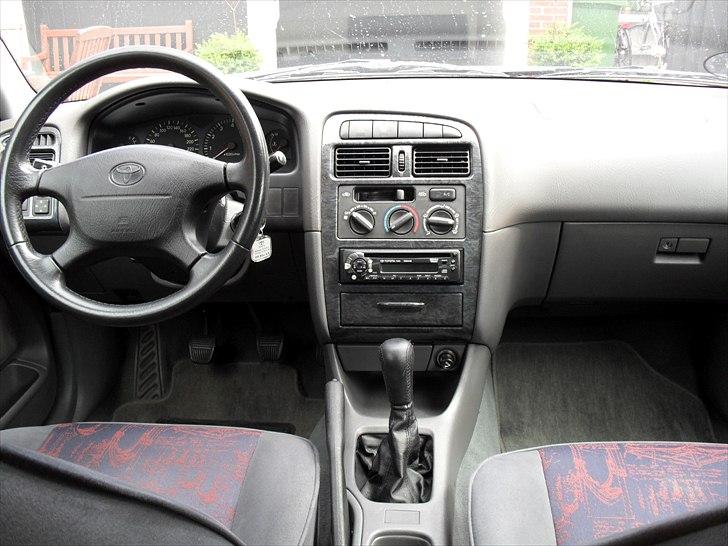 Toyota Avensis Luna 4d **SOLGT** billede 4