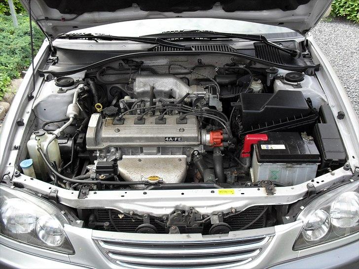 Toyota Avensis Luna 4d **SOLGT** billede 5