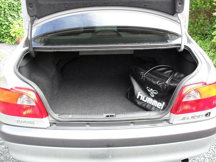 Toyota Avensis Luna 4d **SOLGT** billede 6