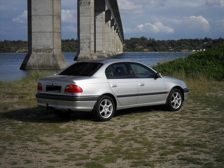 Toyota Avensis Luna 4d **SOLGT** billede 9