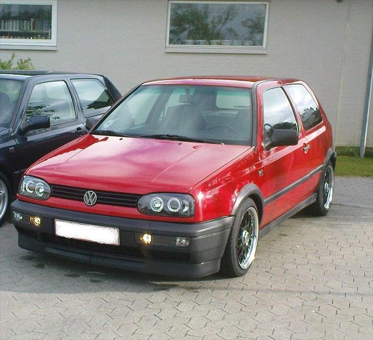 VW Golf 3 CL - angeleyes på nu, emblemfri front er bestilt, men selvfølgelig har leverandøren sendt til forkert adresse :( billede 1