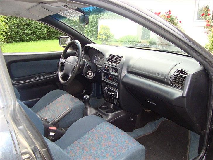Mazda 323F BA 1,8L - Den store spoile haves endnu, og det samme med fælige. billede 15