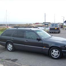 Mercedes Benz 124  250 TD - Solgt