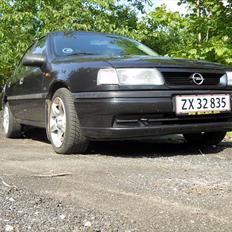 Opel Vectra a **SOLGT**