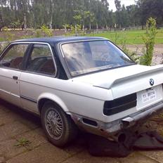 BMW E30 320i / 325i 