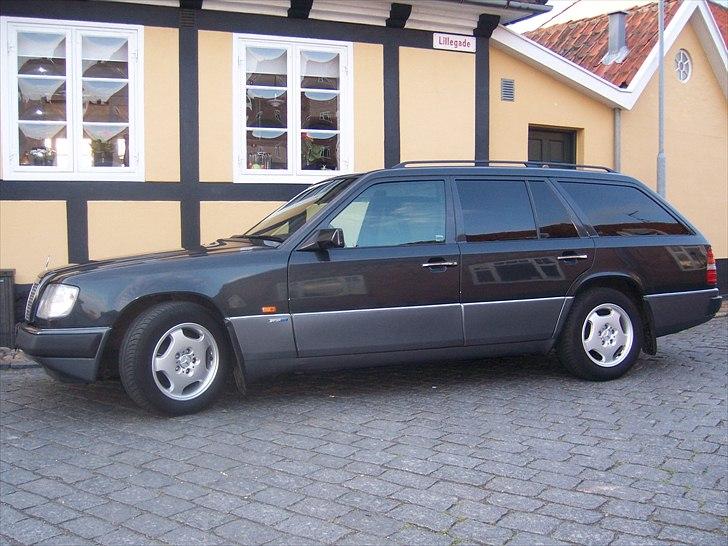 Mercedes Benz 124  250 TD - Solgt billede 2