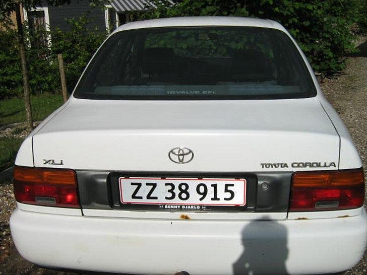 Toyota Corolla101XLi Sedan SOLGT billede 2
