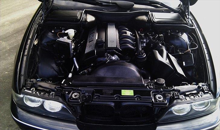 BMW E39 528i --- SOLGT billede 5
