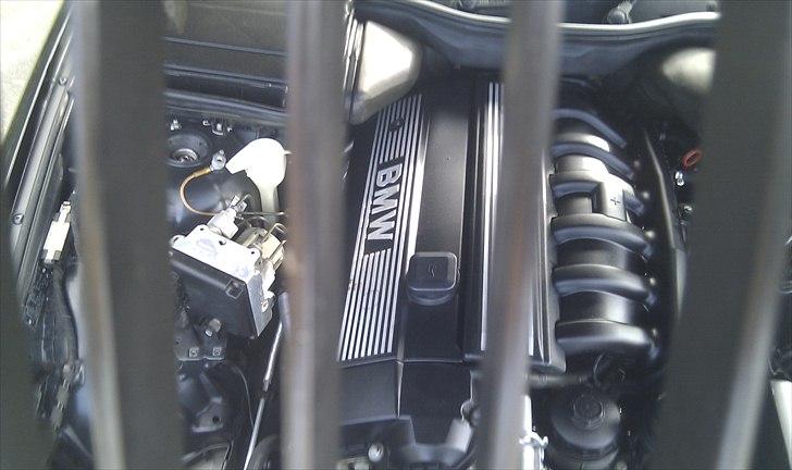 BMW E39 528i --- SOLGT billede 8