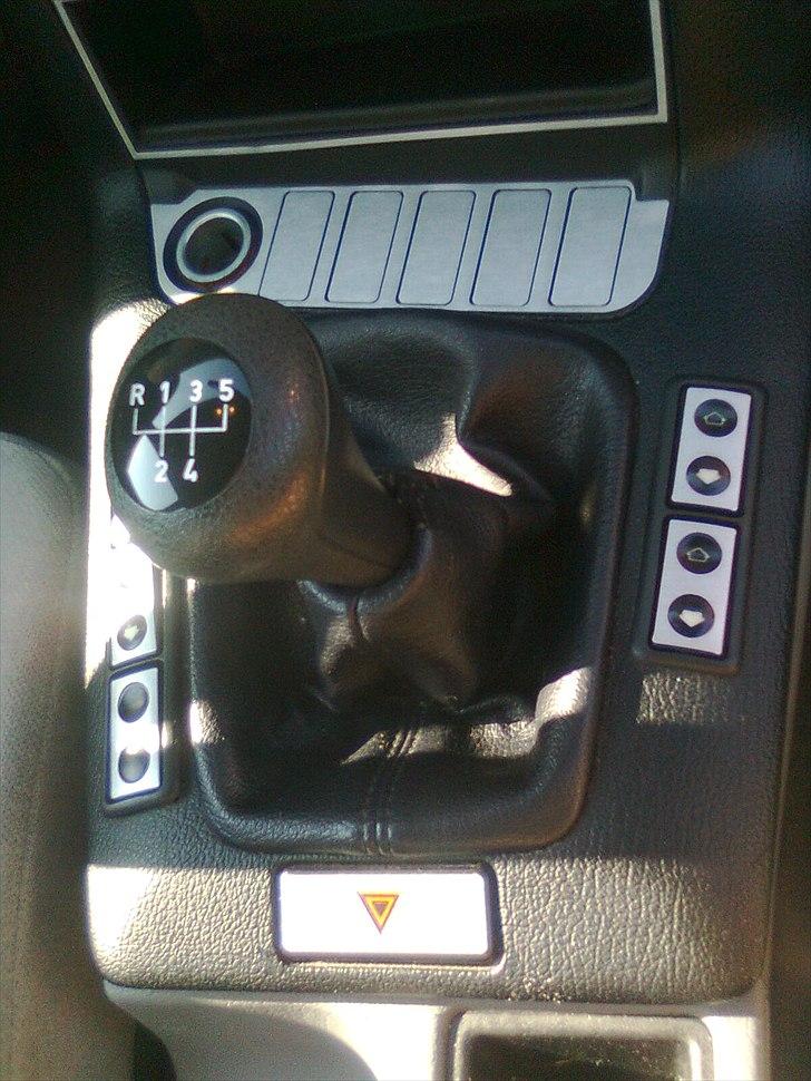 BMW E36 320i SOLGT - "børstet stål" i kabinen billede 19