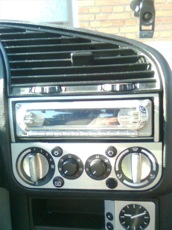 BMW E36 320i SOLGT - "børstet stål" i kabinen billede 20