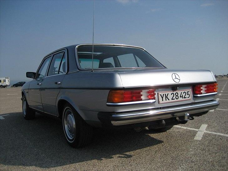 Mercedes Benz W123 230E Aut. Solgt billede 4