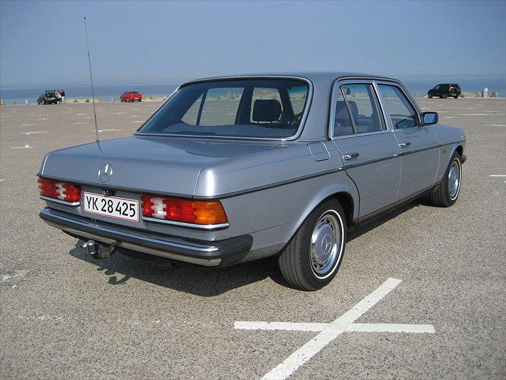 Mercedes Benz W123 230E Aut. Solgt billede 5