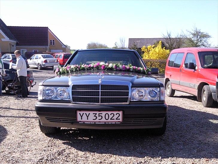 Mercedes Benz 190 E 2.6 ( SOLGT ) - Kørte for en pige til hendes konfirmation.. det var nu ret fun. billede 14