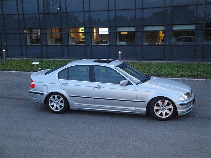 BMW 328i Steptronic (SOLGT) billede 2