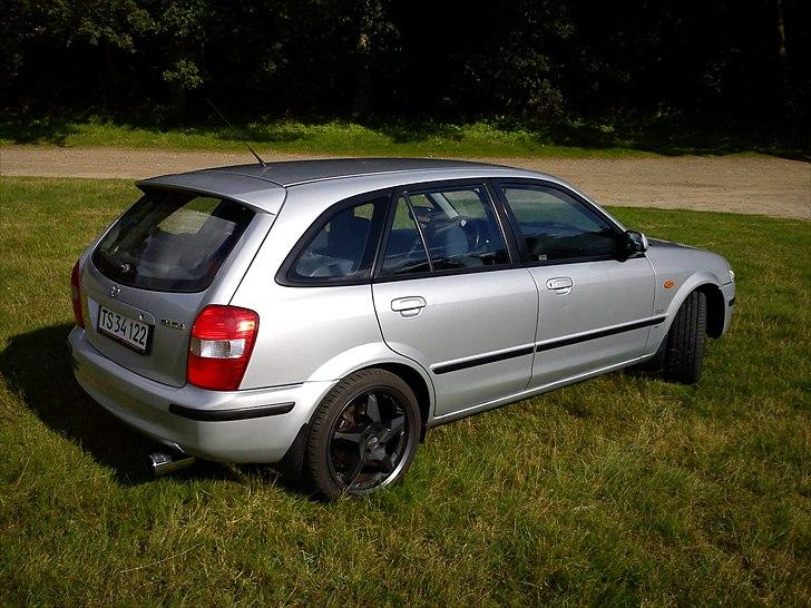 Mazda 323F billede 2